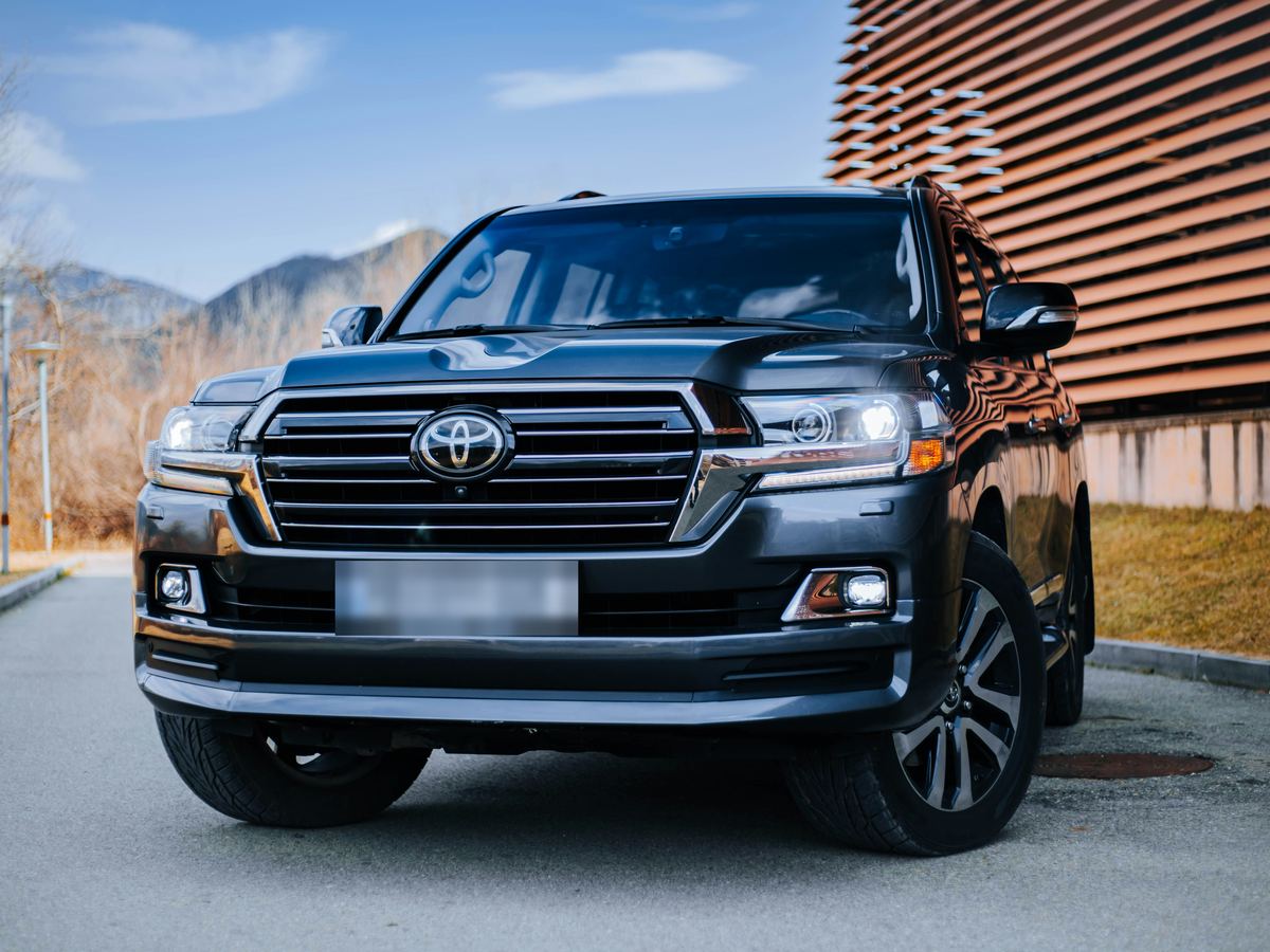 Автомобиль Toyota